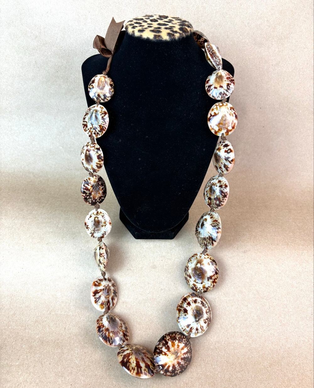 Vintage Hawaiian Opihi Shell Lei Necklace Boho Limpet Shells